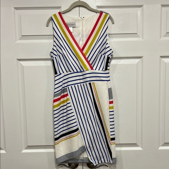 Donna Morgan Dresses & Skirts - Donna Morgan Striped Dress V Neck Womens Size 6